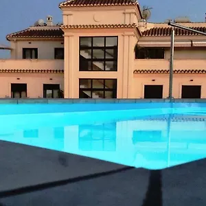 https://apartamentos-gran-plaza-de-nerja.1costadelsol.com